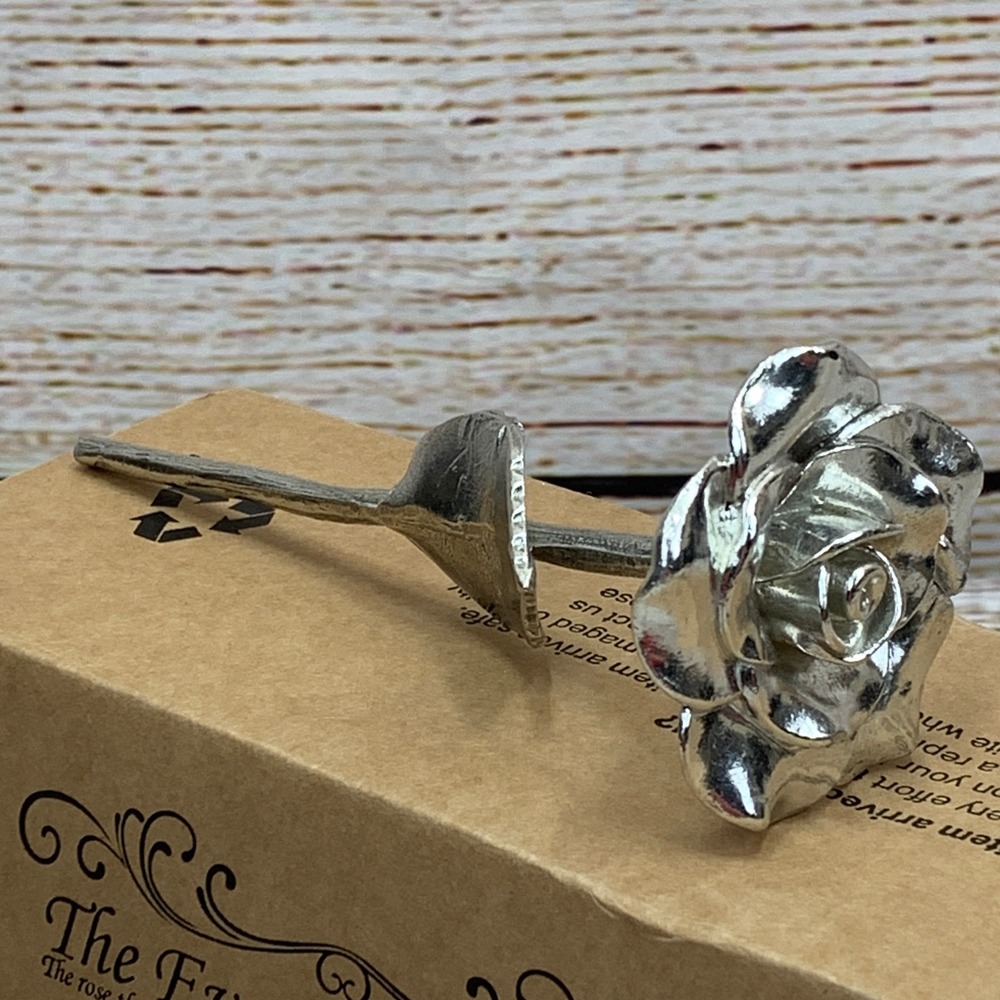 The Everlasting Rose Anniversary Silver Realistic Rose‎ New
